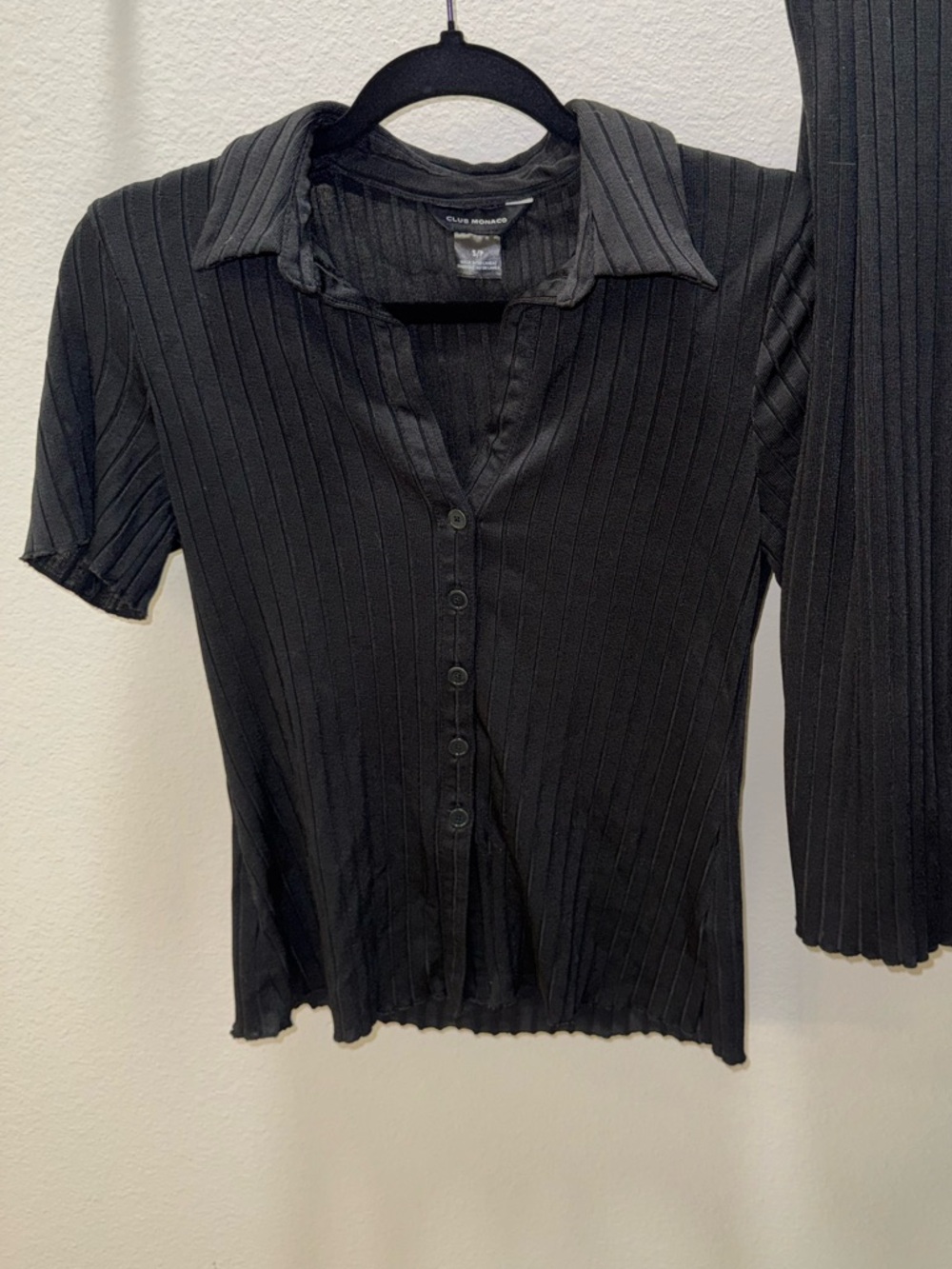 Club Monaco Black Ribbed Short Sleeve Button-Up Top